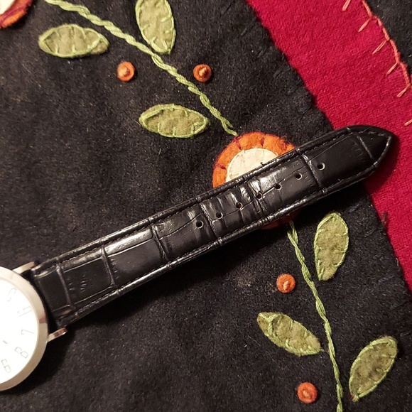 Vintage Accutime Classic Quartz Watch - Picture 7 of 9